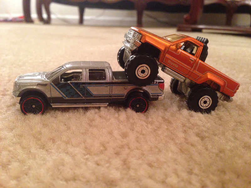 Illustration for article titled Cool Classics Strike Again: '87 Hilux